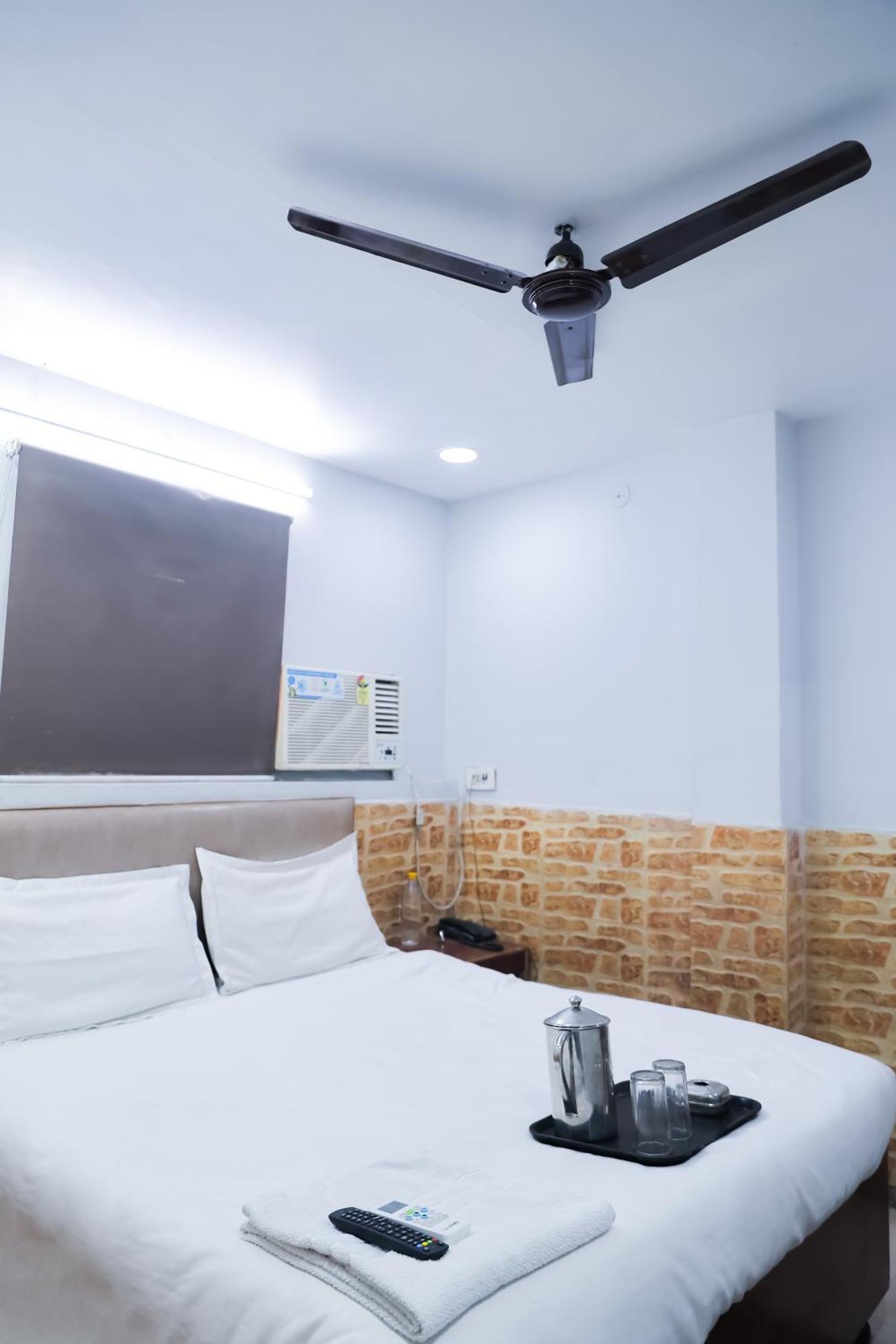 Mannat Stay Hotel - Laxmi Nagar ニューデリー エクステリア 写真