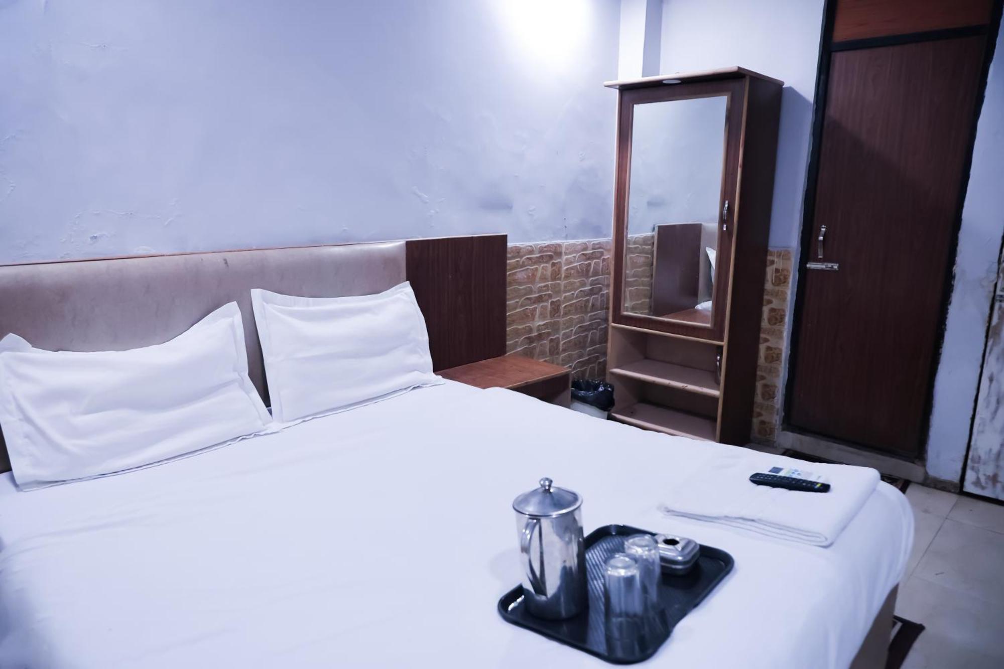 Mannat Stay Hotel - Laxmi Nagar ニューデリー エクステリア 写真