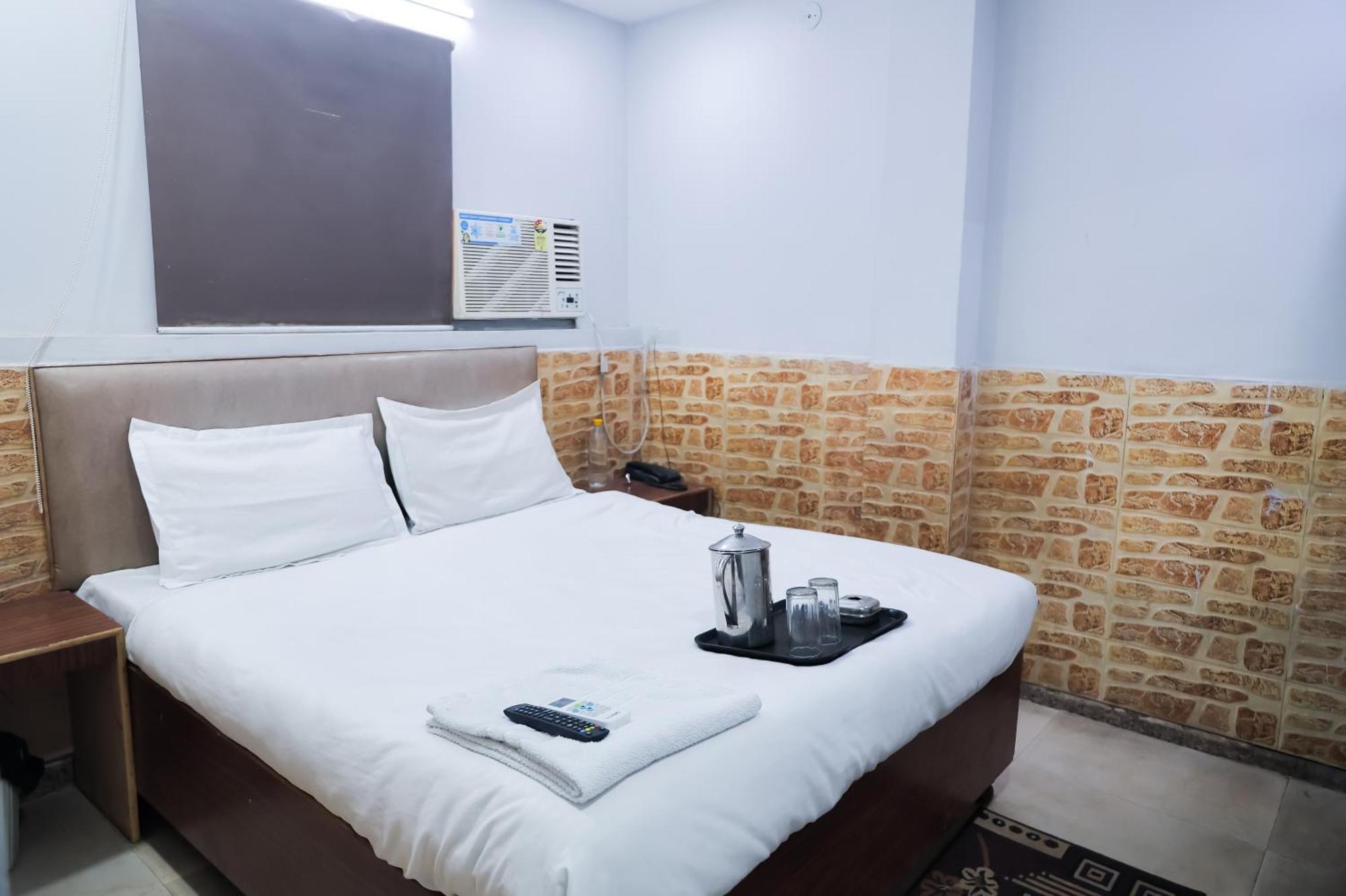 Mannat Stay Hotel - Laxmi Nagar ニューデリー エクステリア 写真
