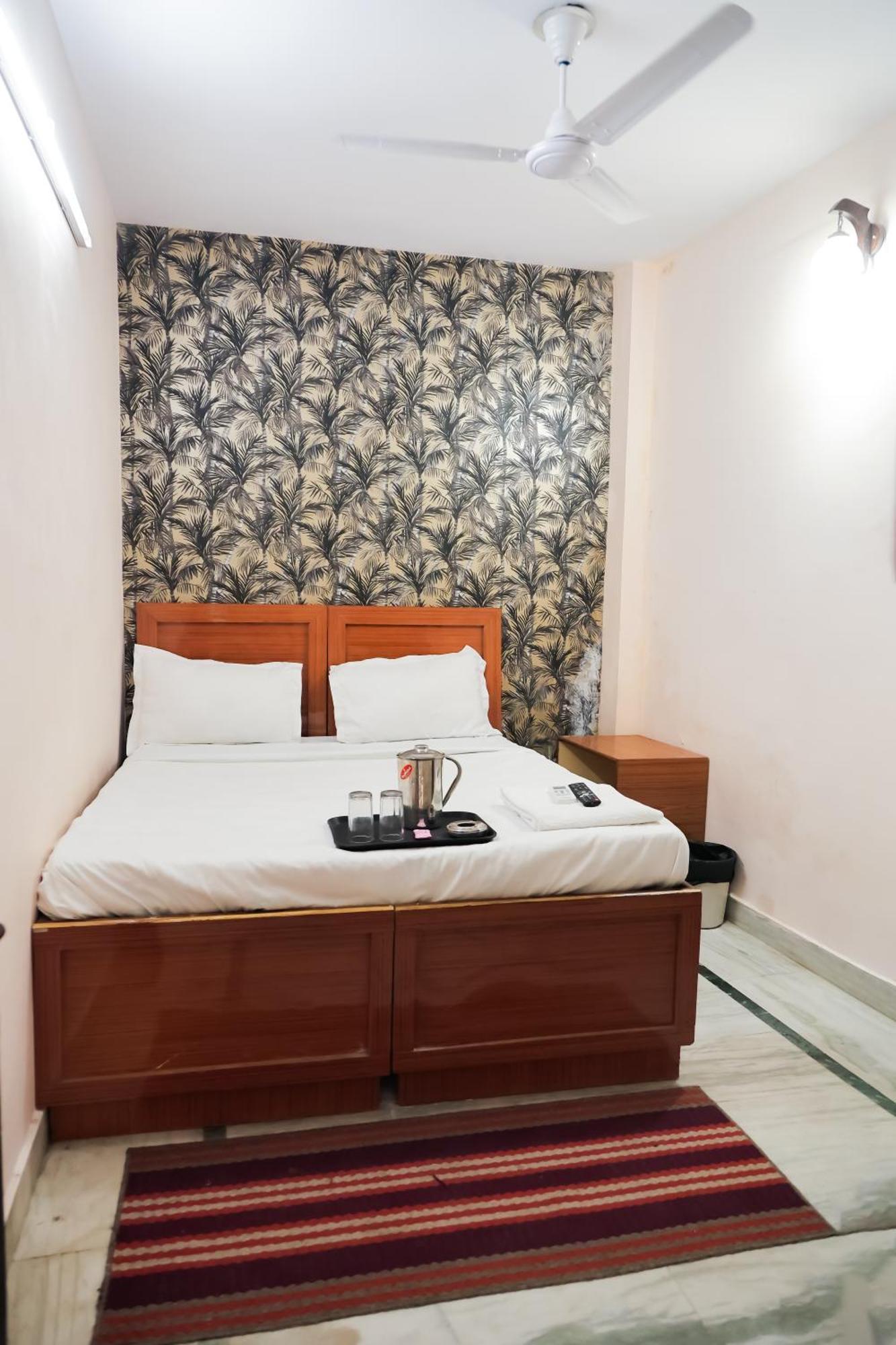 Mannat Stay Hotel - Laxmi Nagar ニューデリー エクステリア 写真