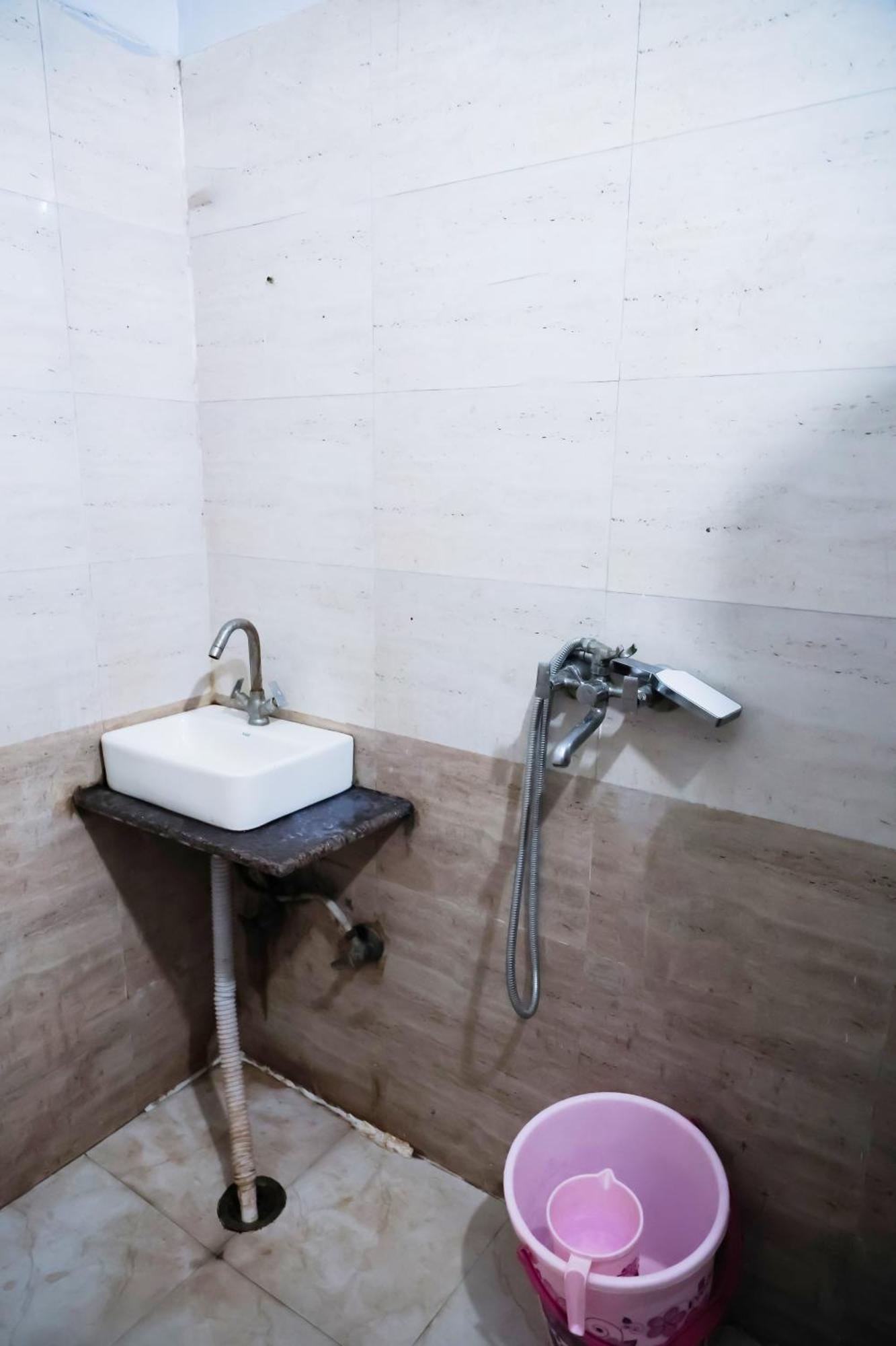 Mannat Stay Hotel - Laxmi Nagar ニューデリー エクステリア 写真