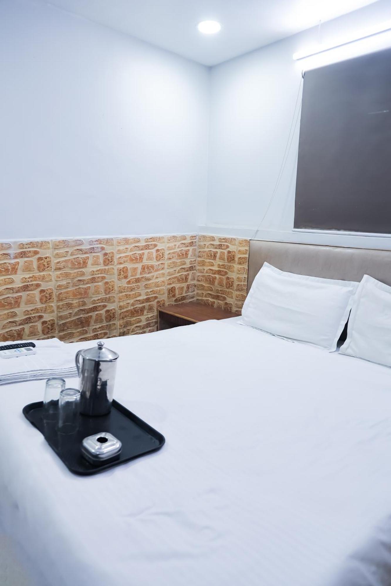 Mannat Stay Hotel - Laxmi Nagar ニューデリー エクステリア 写真