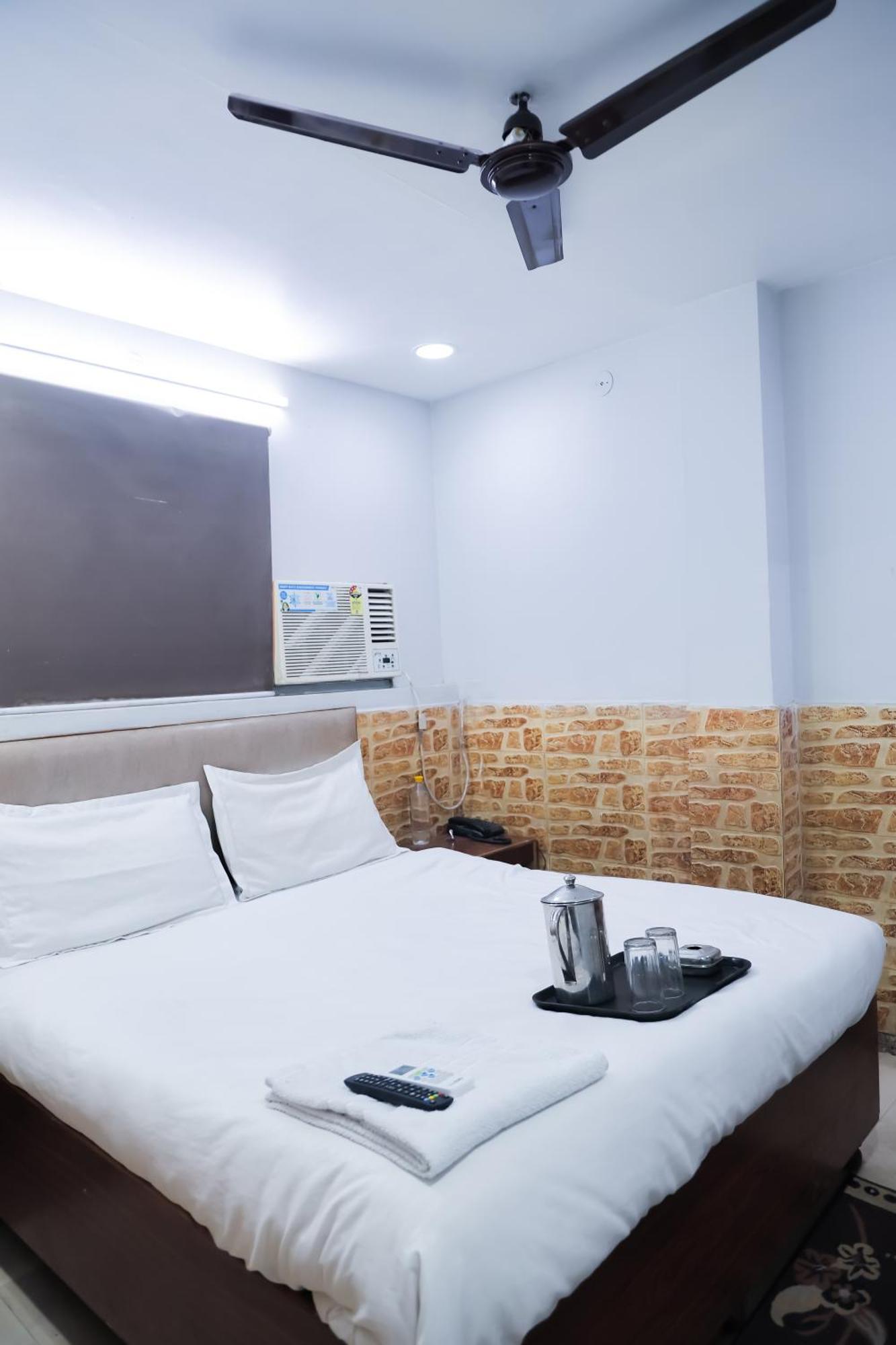Mannat Stay Hotel - Laxmi Nagar ニューデリー エクステリア 写真