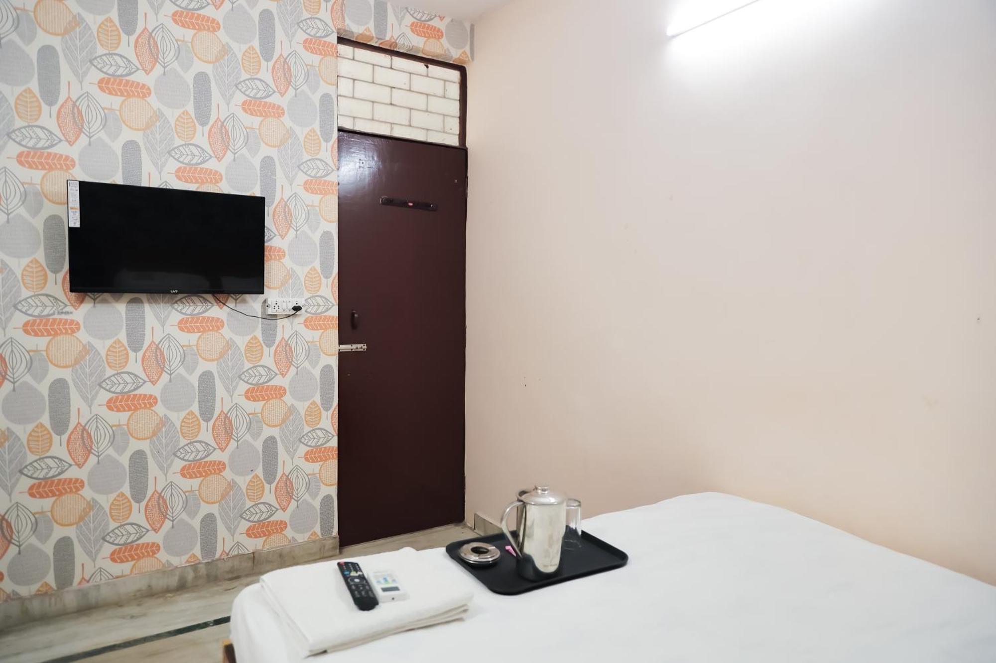 Mannat Stay Hotel - Laxmi Nagar ニューデリー エクステリア 写真