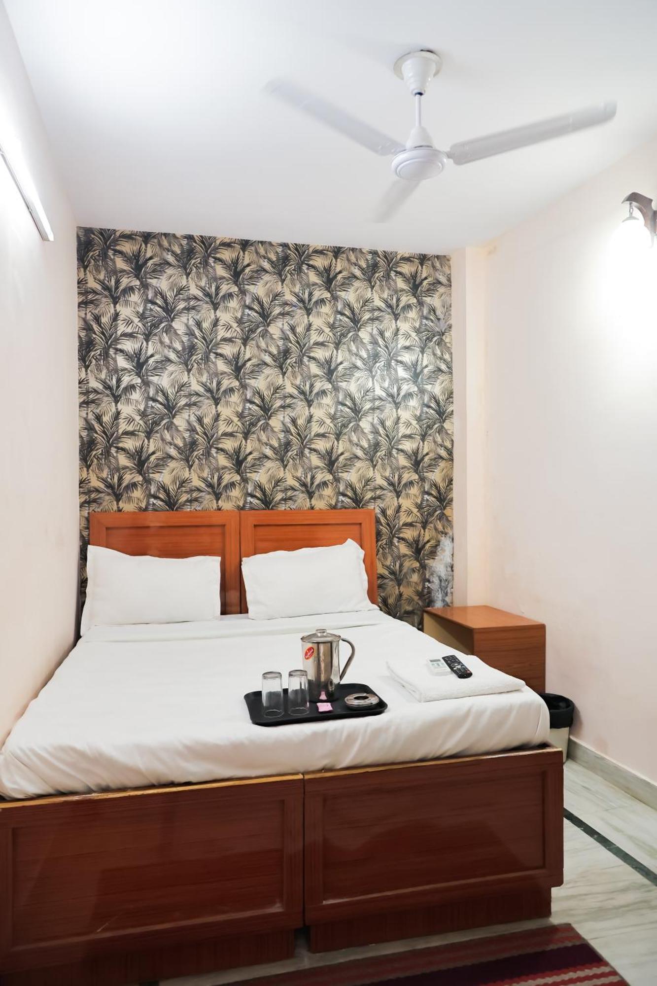 Mannat Stay Hotel - Laxmi Nagar ニューデリー エクステリア 写真