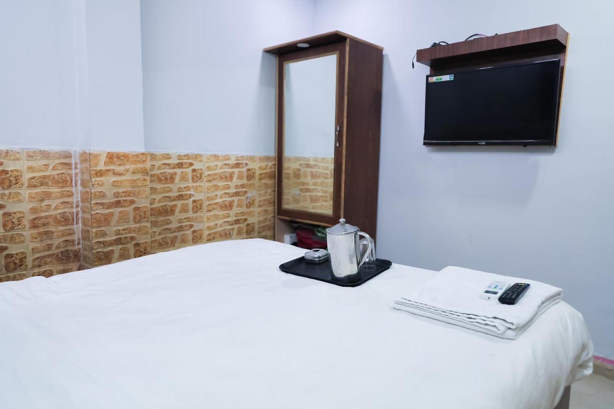 Mannat Stay Hotel - Laxmi Nagar ニューデリー エクステリア 写真