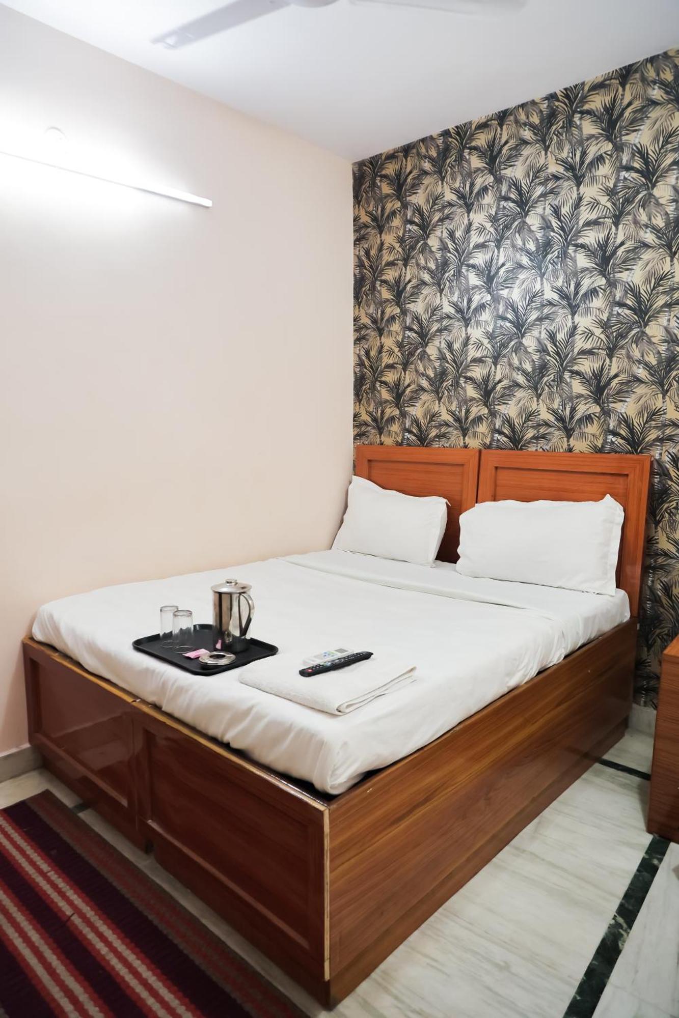 Mannat Stay Hotel - Laxmi Nagar ニューデリー エクステリア 写真
