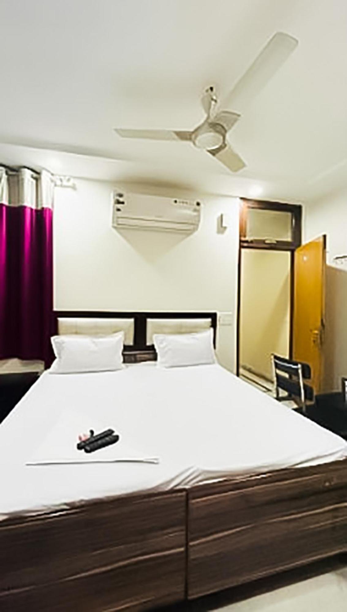Mannat Stay Hotel - Laxmi Nagar ニューデリー エクステリア 写真