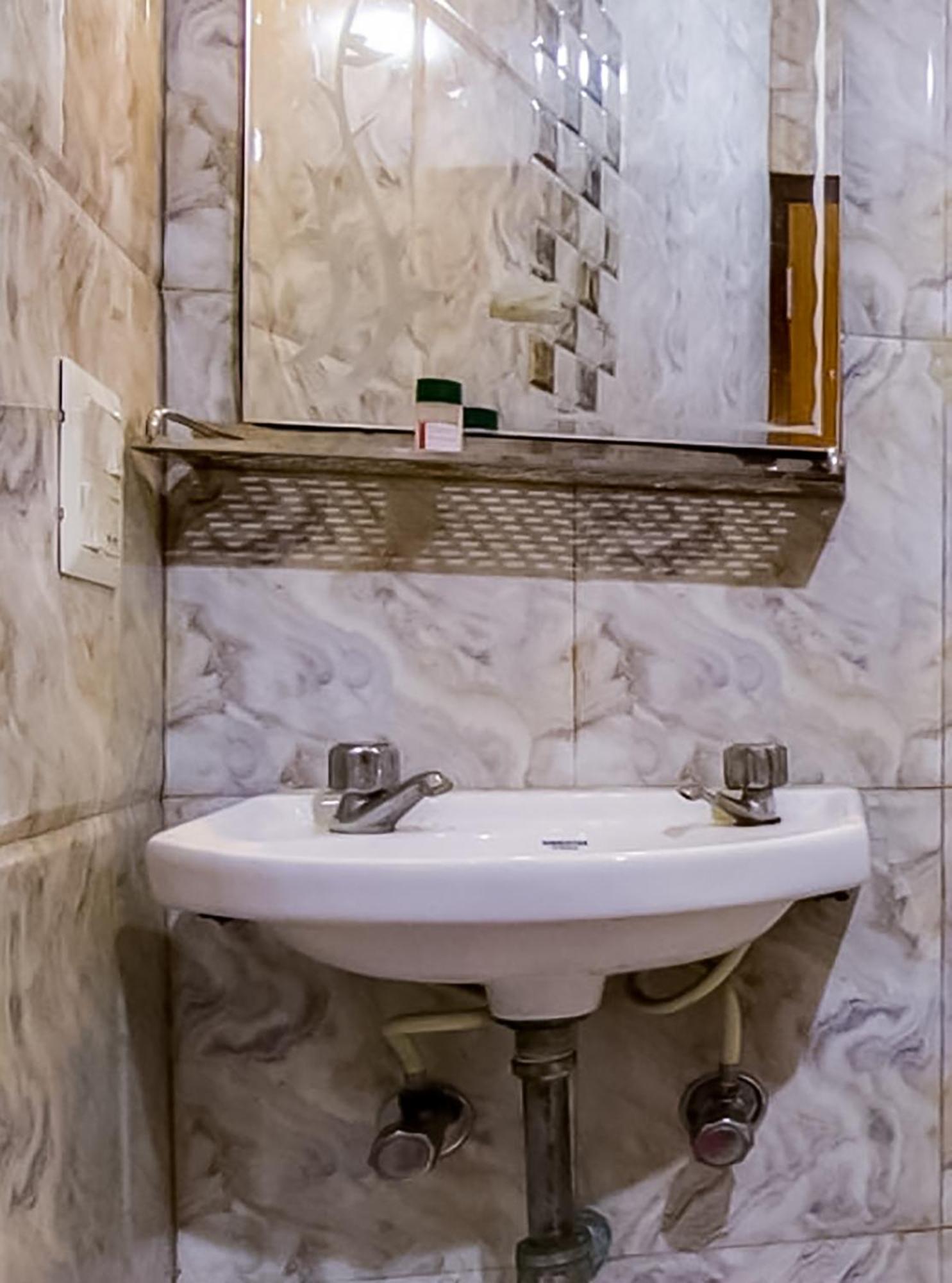 Mannat Stay Hotel - Laxmi Nagar ニューデリー エクステリア 写真