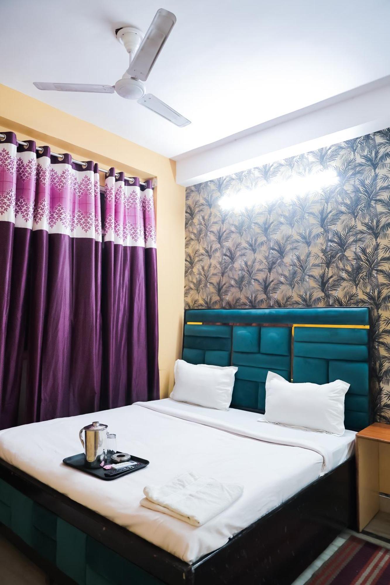 Mannat Stay Hotel - Laxmi Nagar ニューデリー エクステリア 写真